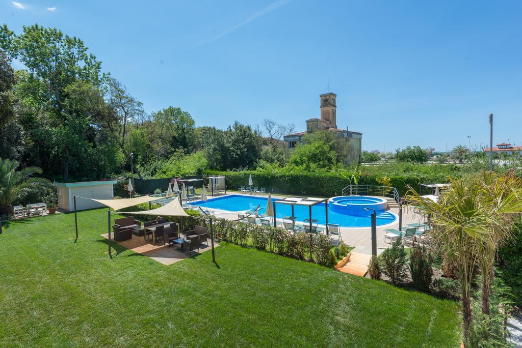 Hotel King Marina di Pietrasanta Exterior photo